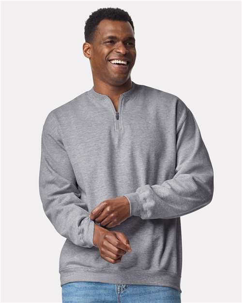 Gildan - Unisex Softstyle® Midweight 1/4 Zip Sweatshirt - SF008